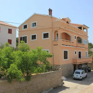 https://apartment-sali-8121b.hotelinzadar.com