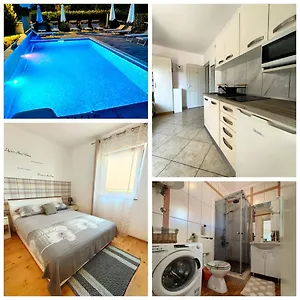 Lea With Pool Apartment Malinska